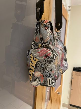 Bolso bandolera estampado graffiti