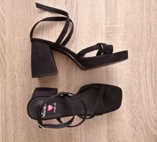 (39) Sandalias nuevas negras de tacón