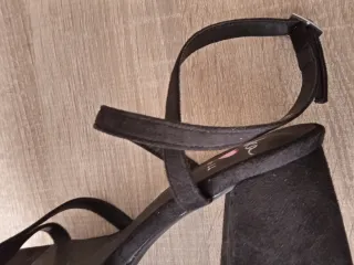 (39) Sandalias nuevas negras de tacón