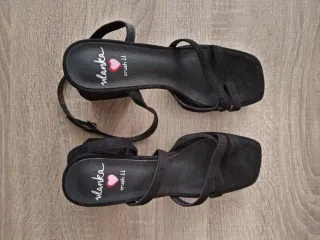 (39) Sandalias nuevas negras de tacón