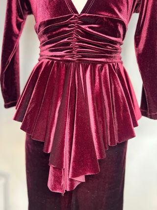 Vestido de fiesta burdeos de terciopelo