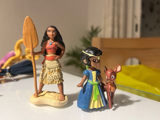 Lote Juguetes Disney y Barbie