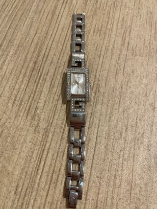 Reloj Guess Mujer Plata y Blanco