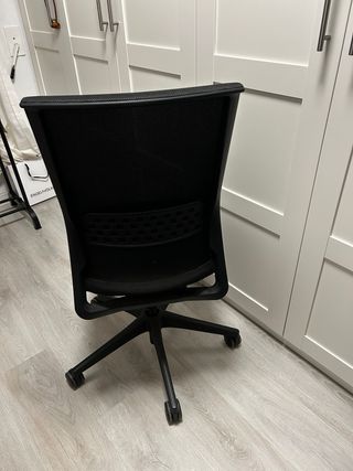 Silla de oficina ergonómica negra