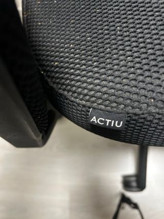 Silla de oficina ergonómica negra