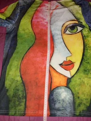 Camiseta Estampada Rostro Abstracto