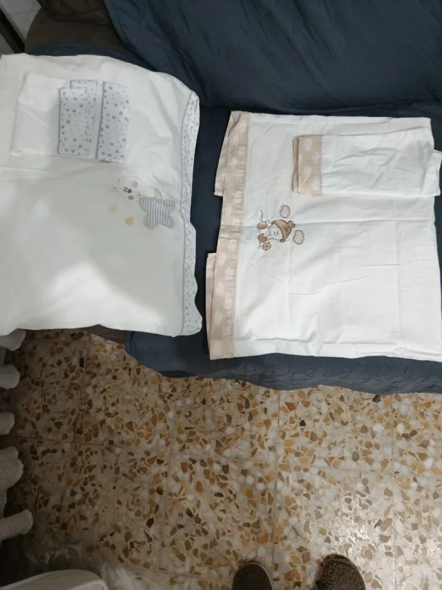 Materasso per culla + 2 set di lenzuola