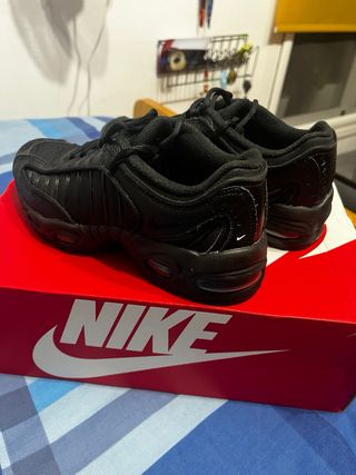 Nike Tailwind 4 negras