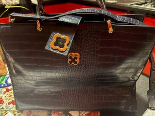 Borsa blu capiente con tracolla