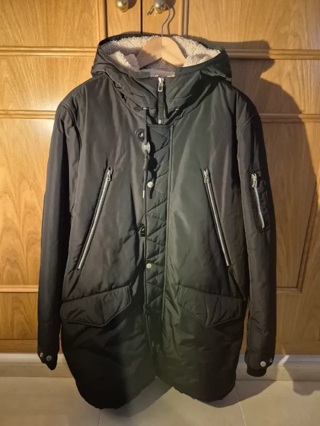 Parka hombre negra con capucha