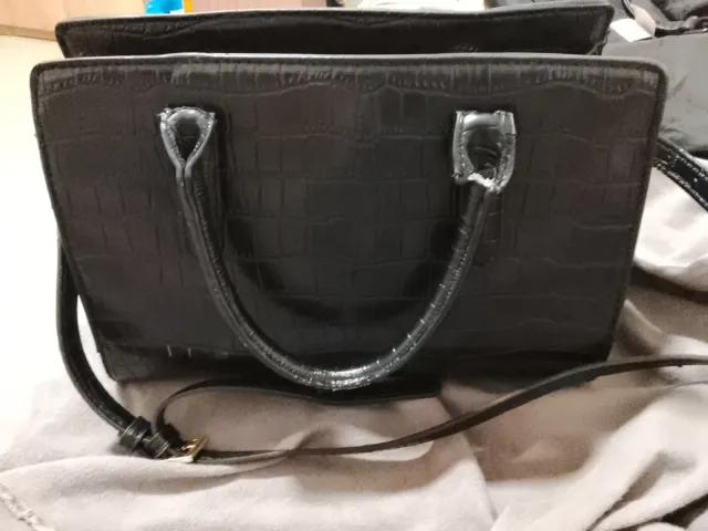 Bolso negro efecto piel cocodrilo Primark
