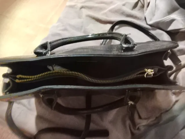 Bolso negro efecto piel cocodrilo Primark