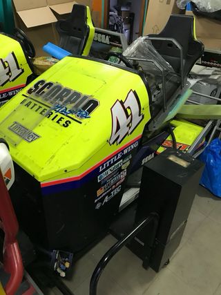 Máquina Recreativa Daytona USA 2 DX