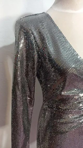 Vestido plateado brillante
