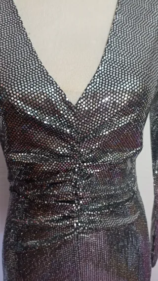 Vestido plateado brillante