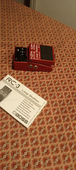 Boss RC-3 Loop Station y cable de alimentación
