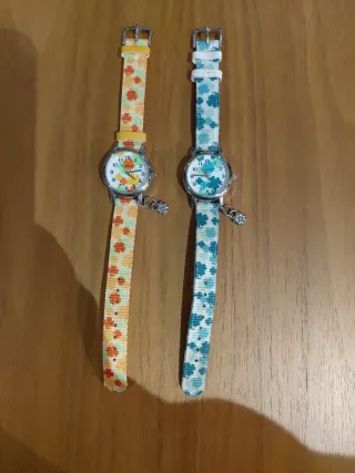 2 relojes juveniles con dibujos