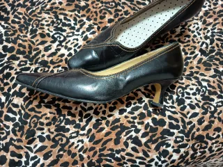 Zapatos de piel negros tacón bajo