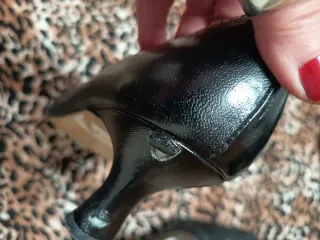 Zapatos de piel negros tacón bajo