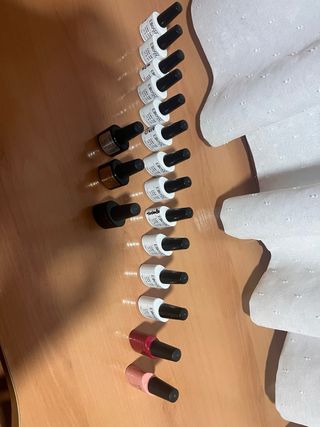 14 colores + 1 base + 1 top + top mate