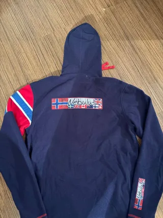 Felpa Nebulus blu e rossa con cappuccio