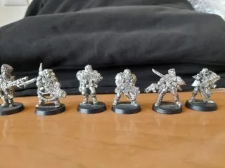 Lote de 48 figuras warhammer 40K