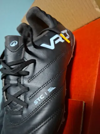 Zapatillas Fútbol 11 Negras