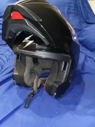 Casco de moto negro Scorpion