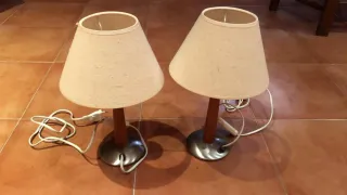2 Lámparas de mesa beige y marrón