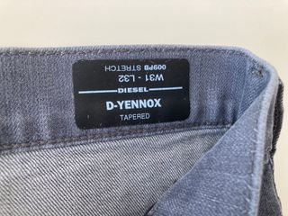 Diesel Yennox. Pantalón vaquero gris. W31 L32