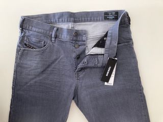 Diesel Yennox. Pantalón vaquero gris. W31 L32