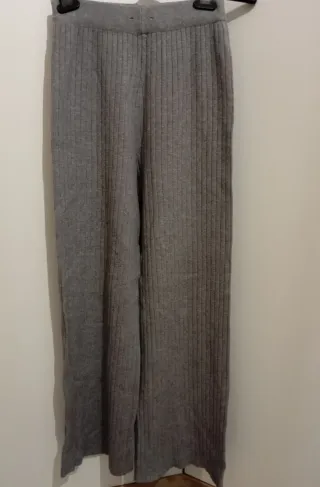 Pantalón de punto gris