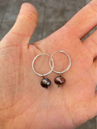 Orecchini argento a cerchio con perle di fiume