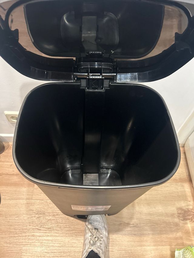 Cubo de basura 50L con pedal