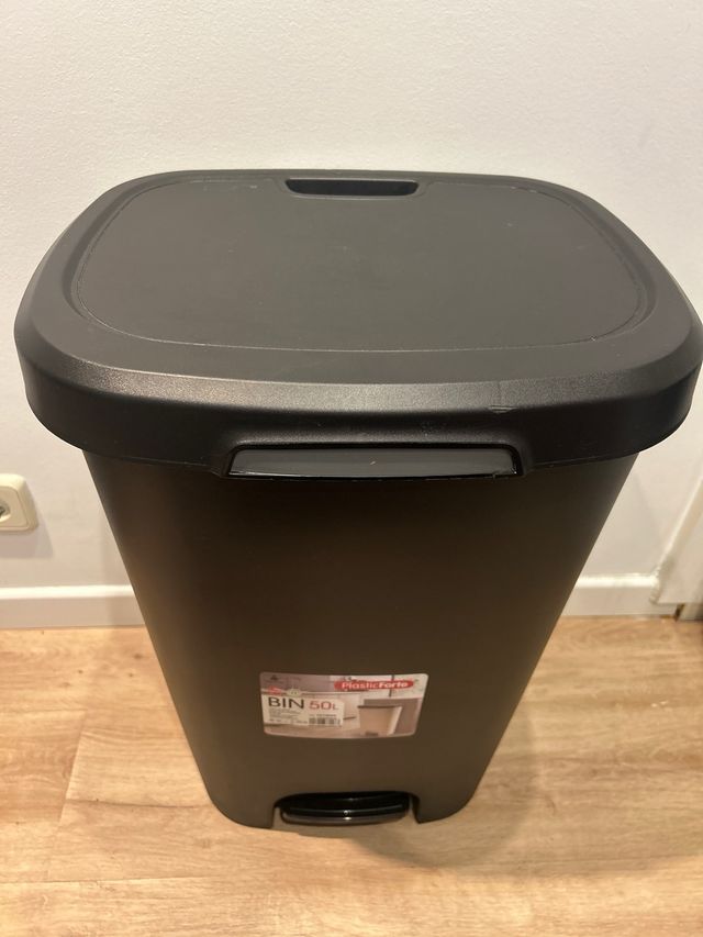 Cubo de basura 50L con pedal