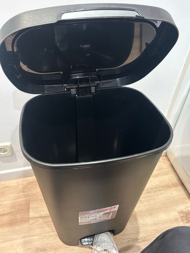 Cubo de basura 50L con pedal