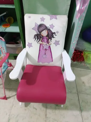 Mecedora infantil con diseño de niña y estrellas