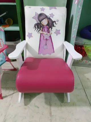 Mecedora infantil con diseño de niña y estrellas