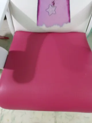 Mecedora infantil con diseño de niña y estrellas