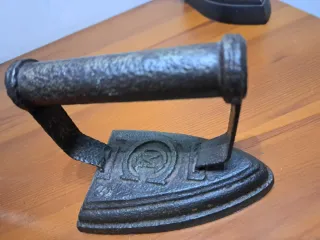 3 Planchas antiguas de hierro