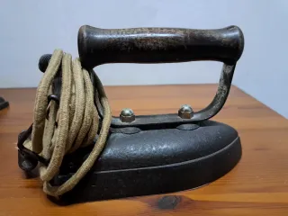 3 Planchas antiguas de hierro