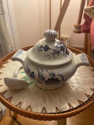 Sopera de porcelana azul y blanca