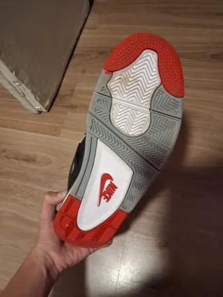 Zapatillas Jordan Negras y Rojas