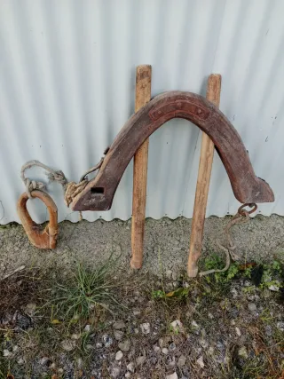 Yugo antiguo de madera