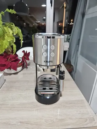 Cafetera Krups plateada