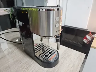 Cafetera Krups plateada