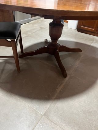 Mesa de Comedor Ovalada de Madera