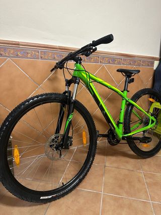 Bicicleta da mountain bike Specialized Rockhopper MTB verde