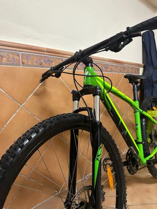 Bicicleta da mountain bike Specialized Rockhopper MTB verde
