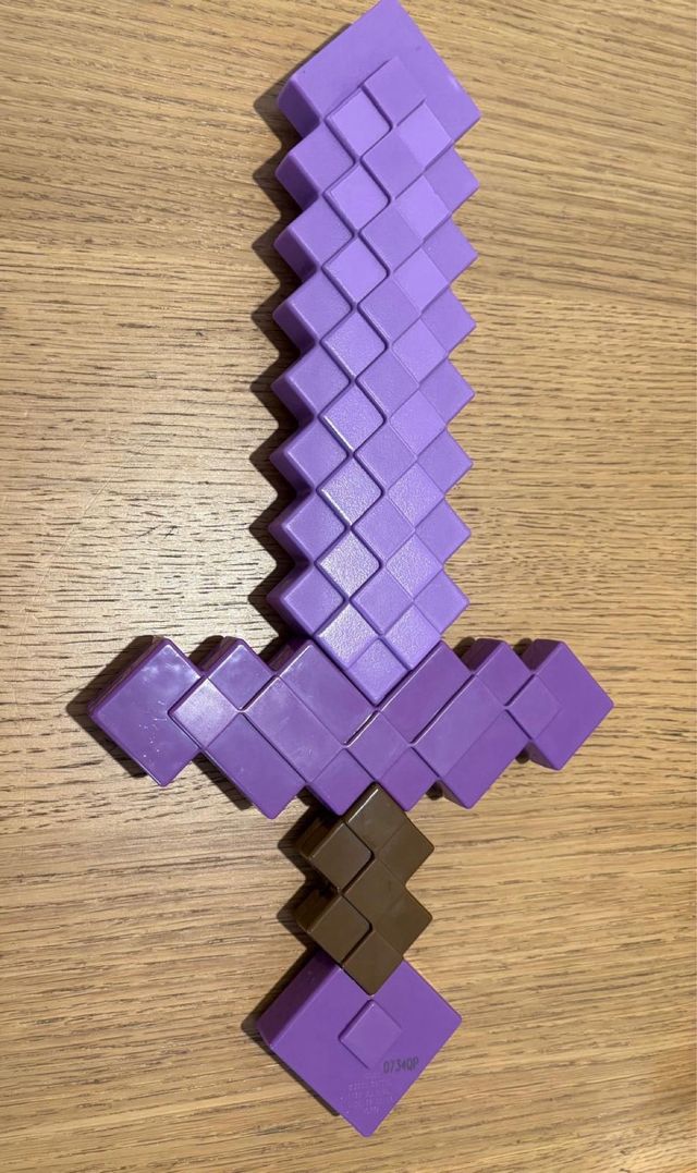 Espada Minecraft Morada y Marrón
